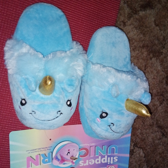 Kids Unicorn Plush Slippers - Picture 5 of 10